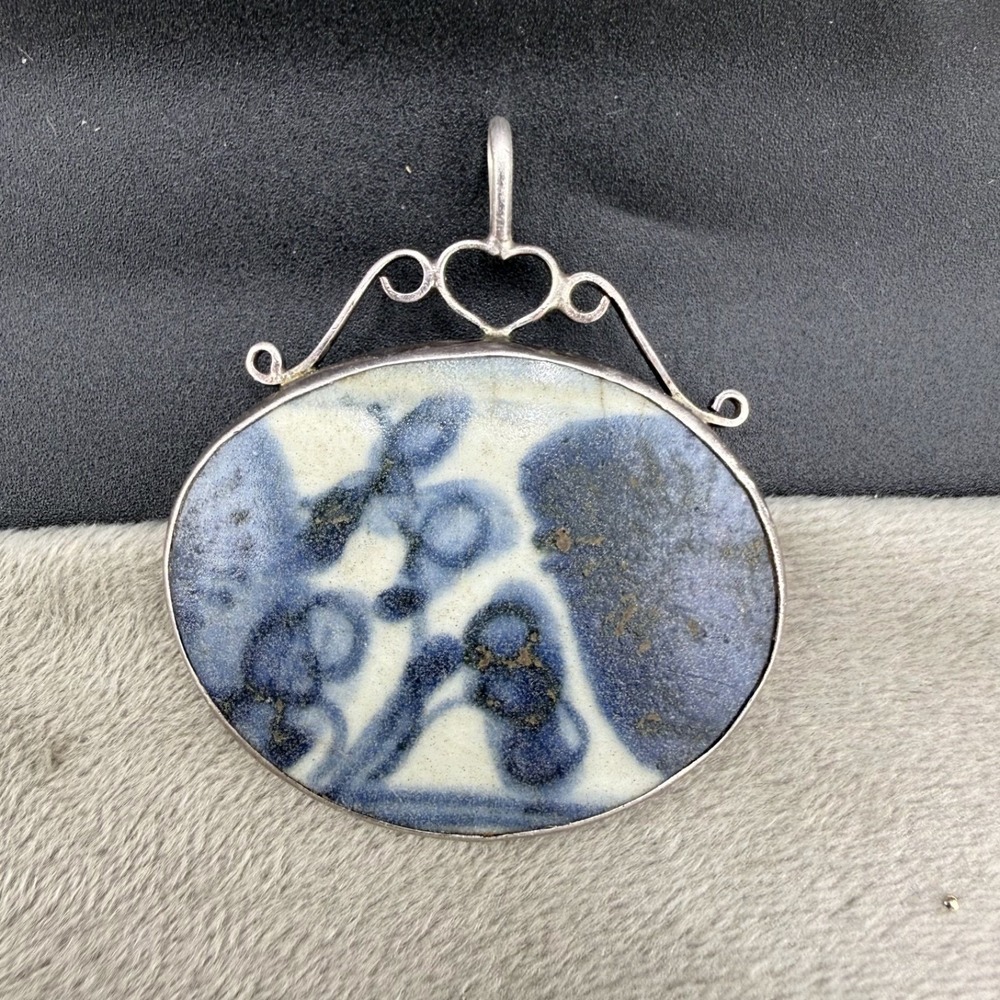 Vintage Estate Pendant Blue White Porcelain Chinese Export‎ Heart Scroll READ